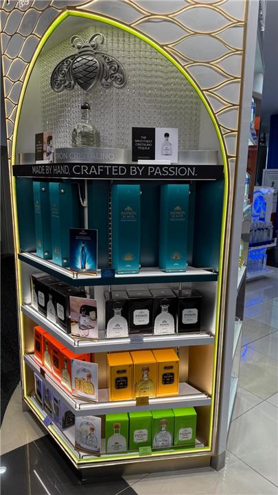 Góndola exhibidora con arco iluminado para tequila